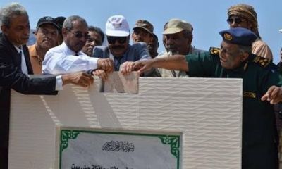 محافظ حضرموت يضع حجر الأساس لصالة تحضير الاسماك ومصنع للثلج ويطلع على نشاطها