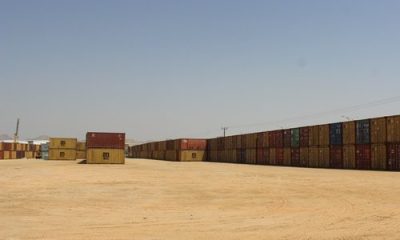 ميناء المكلا يتجاوز معضلة ازدحام وتكدس الحاويات في ساحاته التخزينية