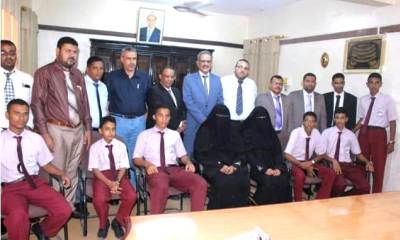 وزير التربية والتعليم لملس يلتقي فريق مدارس بن محفوظ الاهلية المشارك بمونديال اللغة الانجليزية بالأردن