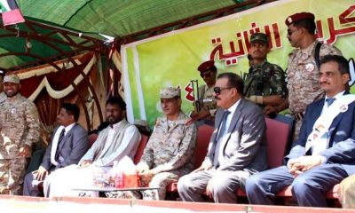 المحافظ بن بريك يشهد عرضا عسكريا بمناسبة ذكرى تحرير ساحل حضرموت