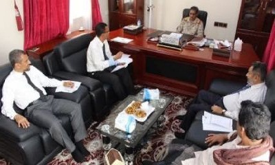 محافظ حضرموت يناقش وضع المركز الوطني لعلاج الأورام