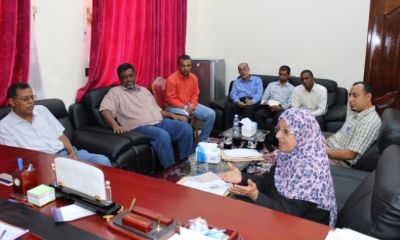 محافظ حضرموت يناقش مع وكيل وزارة الاشغال المشاريع قيد التنفيذ وخطة الوزارة القادمة في المحافظة