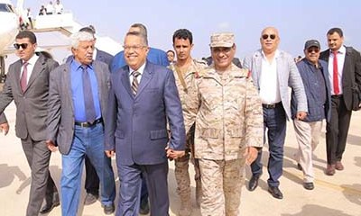 رئيس مجلس الوزراء ومحافظ حضرموت يطمئنان هاتفيا على صحة العميد صالح الاحمدي