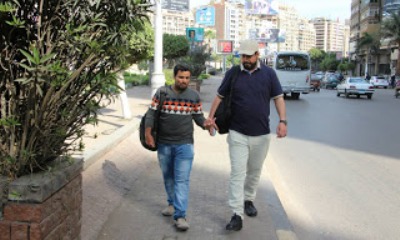 مدير عام مديرية شبام يهنئ المهندس عمر بادخن بمناسبة حصوله على جائزة أبطال الأرض للشباب