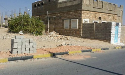الصندوق الاجتماعي للتنمية يبدا العمل باعادة تأهيل الشارع الرئيسي لمديرية الديس الشرقية