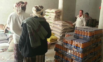 بتوجيهات أمين عام المجلس المحلي بمديرية شبام : حملة لضبط المواد المنتهية الصلاحية بالمحلات التجارية بالمديرية*