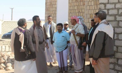 مدير عام مديريه العبر رئيس المجلس المحلي يقوم بزيارة تفقديه للاعمال الجاري تنفيذها من قبل منظمه سول بالمديرية