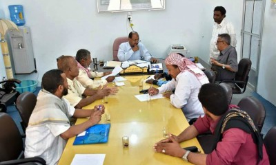 مدير عام مديرية غيل باوزيرحمران يلتقي رؤساء منطقتي المطار والريان والأعيان والشخصيات الاجتماعية