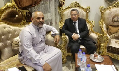 رئيس الوزارء الدكتور أحمد بن دغر يطلع خلال لقائه وكيل محافظة حضرموت لشؤون مديريات الوادي والصحراء على الأوضاع