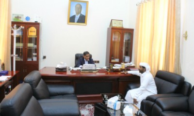 محافظ حضرموت يناقش مع مدير عام ثمود احتياجات المديرية