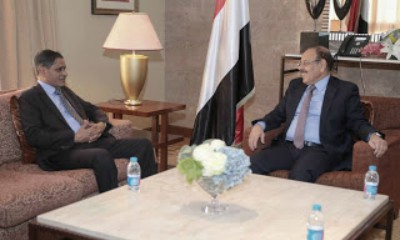 نائب رئيس الجمهورية يناقش مع محافظ حضرموت جهود تطبيع الأوضاع في المحافظة