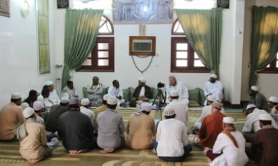مستشار المدير العام لمديرية مدينة المكلا لشئون الشباب في زيارة لبيت الحبيب عمر بن حفيظ