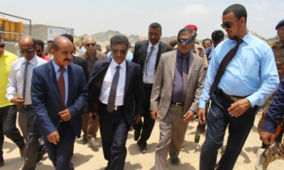 المحافظ البحسني يفتتح مصنع قاسم للرمال السوداء بمديرية بروم ميفع ضمن إحتفالات حضرموت بالذكرى الثانية للتحرير 24 إبريل