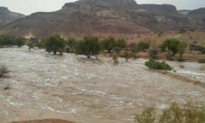 هطول أمطار غزيرة على وادي يبعث بحضرموت والفرحة تعم الاهالي 