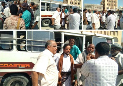 المدير العام لمديرية مدينة المكلا يدشن المسار الجديد لباصات الأجرة بحي الإمام الشافعي بفوة