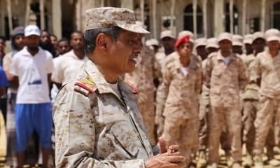 محافظ حضرموت قائد المنطقة العسكرية الثانية يلتقي بضباط و صف وجنود قيادة المنطقة
