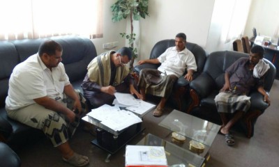 مدير هيئة المساحة الجيولوجية والثروات المعدنية فرع حضرموت يوقع عقد إمتياز لاستخراج مع المستثمر عبدالكريم سالم بن عبري 