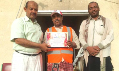 المدير العام لمديرية غيل باوزير يُكرِّم ” درويش بن حصين ” كأفضل مهندس نظافة خلال شهر إبريل 