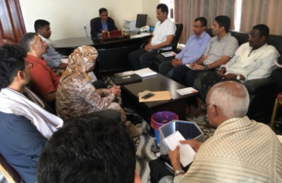 محافظ حضرموت يرأس لقاءً باللجنة الرسمية والشعبية المكلّفة بحملة النظافة الشاملة لمدينة المكلا