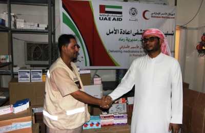 الهلال الأحمر الإماراتي يوزع أدوية على مستشفى إعادة الأمل برماه بوادي وصحراء حضرموت