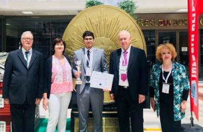 المخترع الشاب عطاس الكاف من اكاديمية الموهوبين بسيئون يحصد المركز الاول بمؤتمر ومعرض باكاف بتركيا