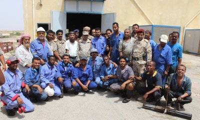 المحافظ البحسني يتفقد محطة الريان لتوليد الطاقة الكهربائية ويطلع على سير العمل بها