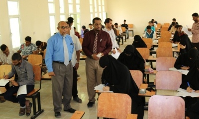 نائب رئيس جامعة حضرموت يتفقد سير الامتحانات للعام الجامعي 2017 – 2018م بكلية التعليم المفتوح بمجمع كليات المستقبل بفوه