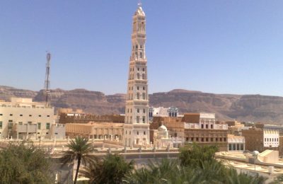 مدير عام مديرية تريم يزور الشيخ العلامة علي سالم بكير 
