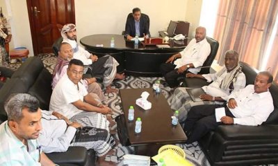 محافظ حضرموت يناقش أوضاع المنشآت الرياضية بالساحل ويوجه الهيئة العامة للأراضي بتحديد مساحة للمدينة الرياضية