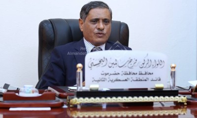 محافظ حضرموت يرعى زواج الرقة بالشحر ويشكر الهلال الأحمر الإماراتي لتبنيه زواج جماعي آخر بالمكلا 