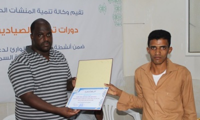 جمعية صيادي بروم تكرم الراصد الجوي محمد باقروان