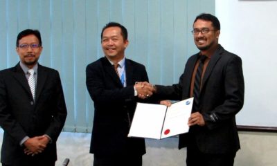 بحضور رئيس نادي الطلاب الحضارم بماليزيا أكاديمية الطيران الماليزي تكرم المهندس أسامة بأرباع 