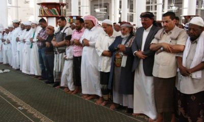 الوكيل عصام الكثيري يؤدي صلاة الجنازة على روح الفقيد القاضي علي صابر الكثيري بسيئون 