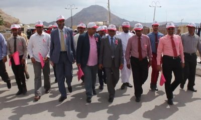محافظ حضرموت يقود مسيرة راجلة تدشيناً لفعاليات الشهر الوردي أكتوبر شهر التوعية بسرطان الثدي 