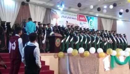 المكلا تحتفي بتخرج 94 طالب وطالبة من معهدي بن سيناء والبريطاني