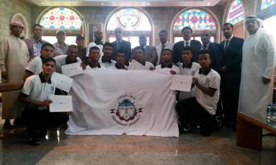 السفير المنهالي في الامارات العربية المتحدة يكرم جامعة حضرموت بدرع السفارة