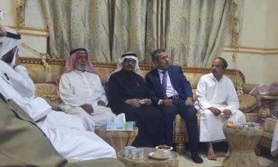 وزير الخارجية اليمنية والسفير المنهالي وسلطان الباكري يقدمون واجب العزاء في فقيد الوطن طالب باتيس
