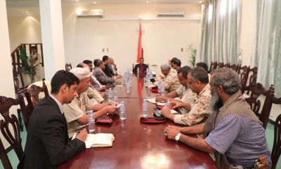 محافظ حضرموت يعقد اجتماعا بقادة الأجهزة الأمنية والعسكرية بوادي وصحراء المحافظة