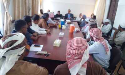 مدير عام مديرية سيئون رئيس المجلس المحلي يتراس اجتماع اللجنة التموينية وعقال الحارات بمديرية سيئون