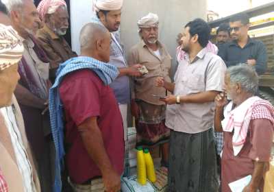 مدير عام مديرية غيل بن يمين ونائبه يدشنوا مبادرة محافظ حضرموت للمواد التموينية المدعومة بالمديرية