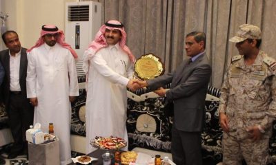 المحافظ البحسني يناقش مع السفير ال جابر برامج الصندوق السعودي ويمنحه درع حضرموت
