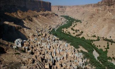 مدير عام دوعن يلتقي فريق هندسي من البرنامج السعودي لتنمية وإعمار اليمن الذي يبحث احتياجات كهرباء دوعن من الوقود 