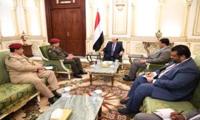 عاجل : الرئيس هادي يلتقي وزير الدفاع الجديد ويؤكد على أهمية توحيد جهود وامكانات قيادة وزارة الدفاع