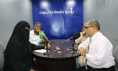 رئيس جامعة حضرموت يتفقد مشروع موقع توسعة مسجد مجمع الكليات ويزور راديو جامعة حضرموت بفوه