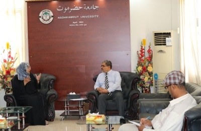رئيس جامعة حضرموت يلتقي برئيس الهيئة العليا لمكافحة الفساد لمناقشة سبل التعاون المشترك والمساهمة في نشر التوعية المجتمعية