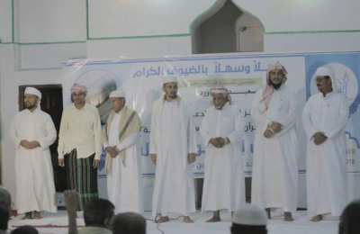 مدير مكتب الأوقاف والإرشاد بالساحل يشهد حفل تكريم حفظة كتاب الله بمركز الفلاح الدعوي بالمكلا