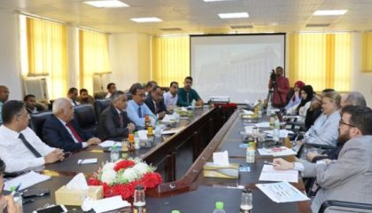 المحافظ زمام يعلن تحويل أموال المنظمات الدولية عبر البنك المركزي اليمني في العاصمة المؤقتة عدن