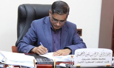 محافظ حضرموت يؤكد بدء الشروع قريباً بإعادة سفلتة وتأهيل الشوارع والطرق الرئيسة بمدينة المكلا