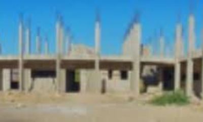 مدير عام مديرية حورة ووادي العين يتفقد العمل في مبنى المجمع التربوي بالمديرية