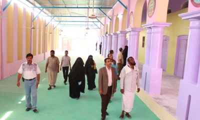 وكيل الوزارة مدير مكتب تربية حضرموت يفتتح اعمال المرحلة الاولى من مشروع إعادة تأهيل وتحسين البيئة المدرسية لمدرسة 22 مايو بالمكلا
